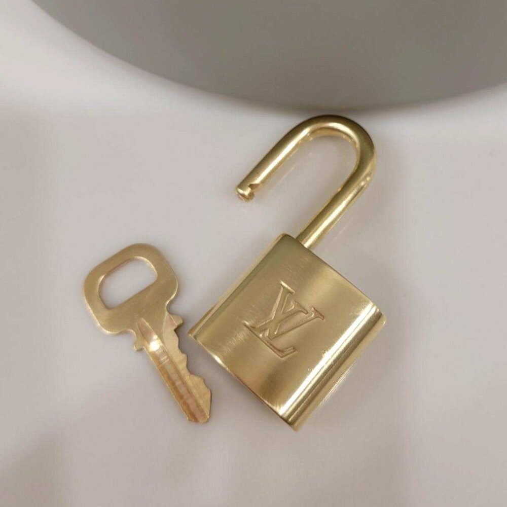 💯 Authentic Louis Vuitton Padlock and Key Gold Brass